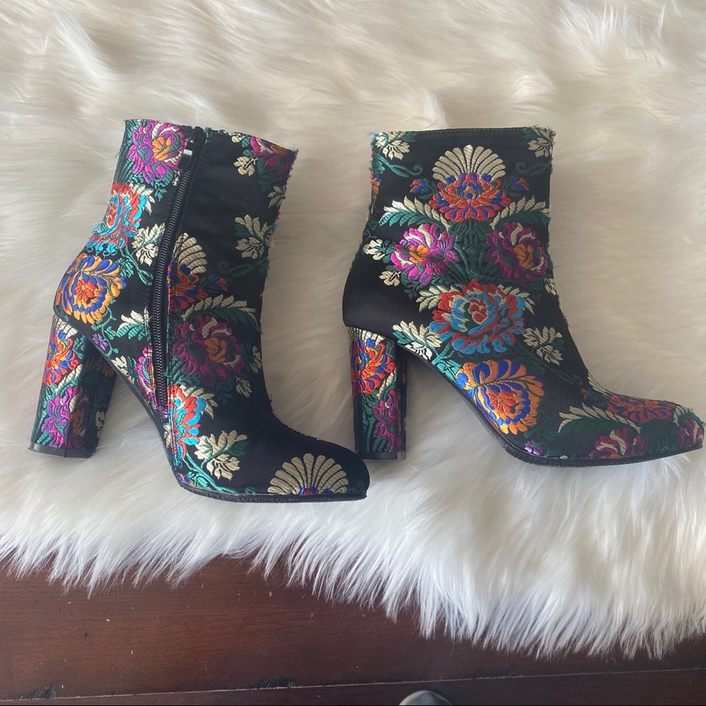TOP Moda Floral Booties Sz 7.5